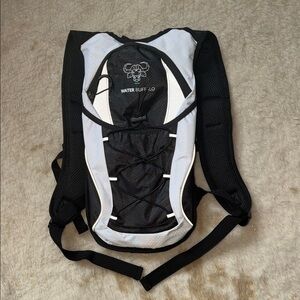 Water Buffalo Black and White Hydration Backpack 2Liters NEW!